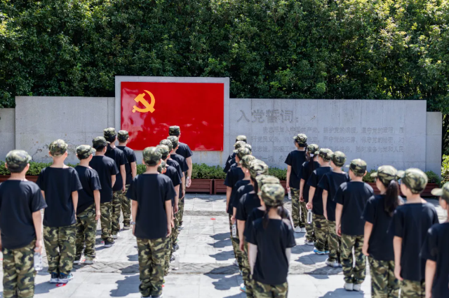 我在党群服务中心过暑假 | 一抹亮色照进青春时光