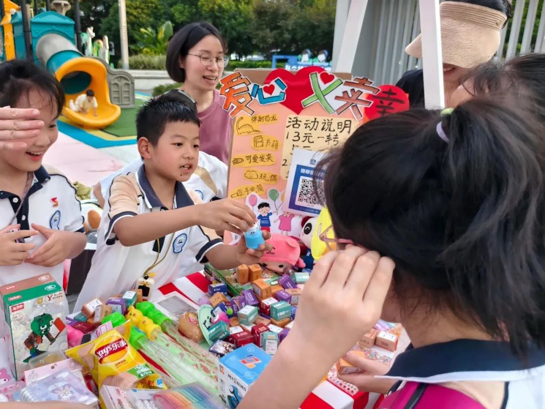 我在党群服务中心过暑假 | 给假期加点“志愿红”