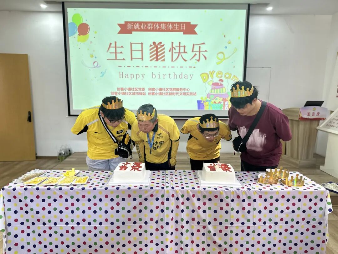 ȫ�е�Ⱥ�������İ���¾�ҵȺ�塰�ؼ�С�¡� Ϊ���ܵ��˴�һ��Ъ�ŵġ��ҡ�